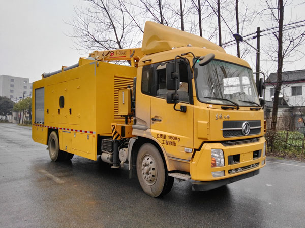 奧民斯特1500-3200m3/h東風(fēng)帶吊臂排水車